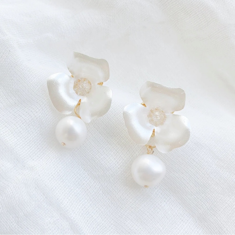 NIB Kate & Mari Crystal Mini Earrings - Flower Pearl Bridal Earrings